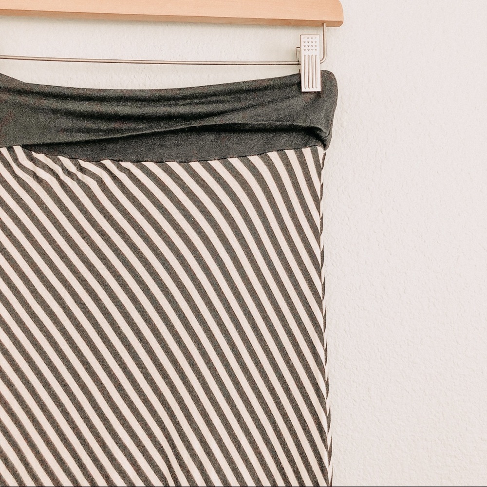 Coco Avante Black/White Strip Maxi Skirt. Size Medium